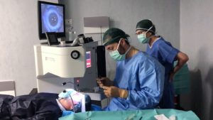 Dott. Panzardi durante Intervento Laser